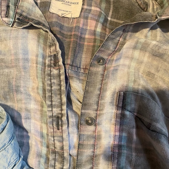 Womens button up shirts 1- Hollister, 1-American Eagle - Picture 4 of 6
